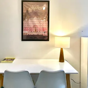 charming-bright-sunny-studio-near-canal-st-martin.fr-paris.fr/